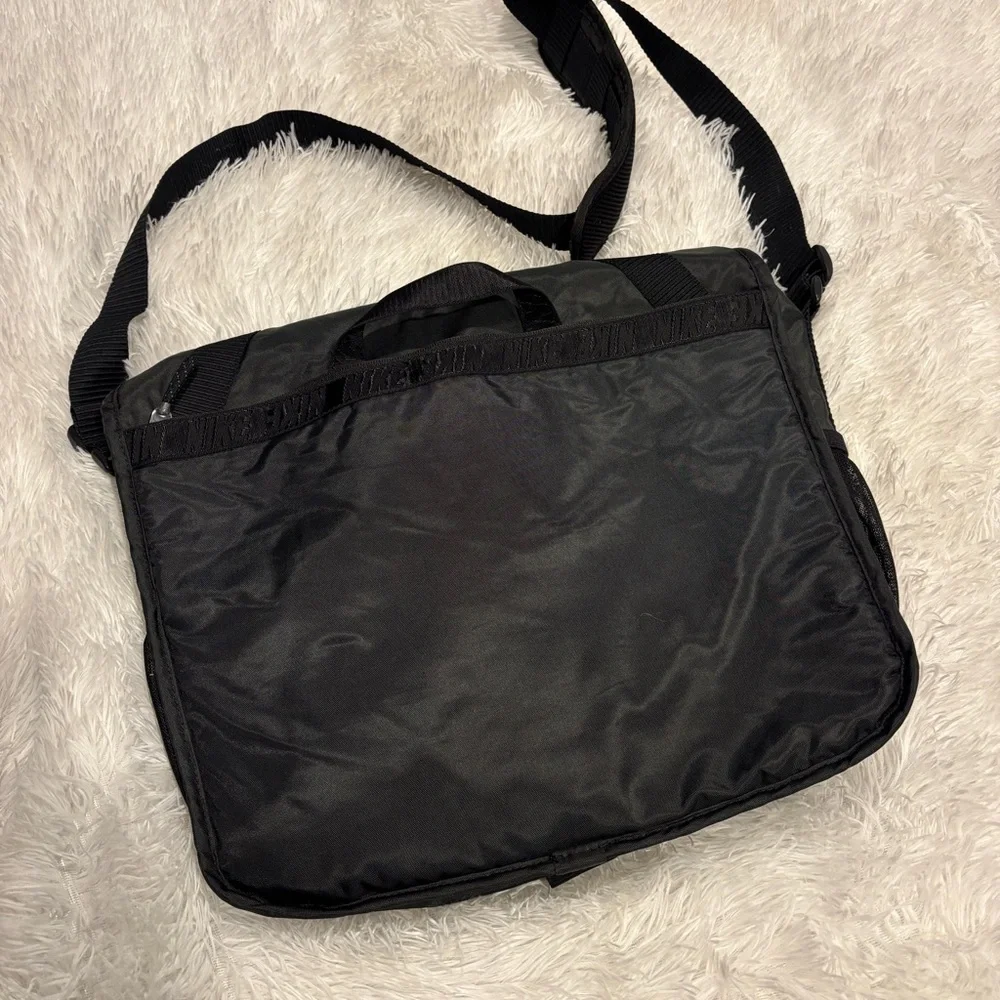 Nike NSW Essentials Messenger Bag Black/Iron Grey-White New Men's OS